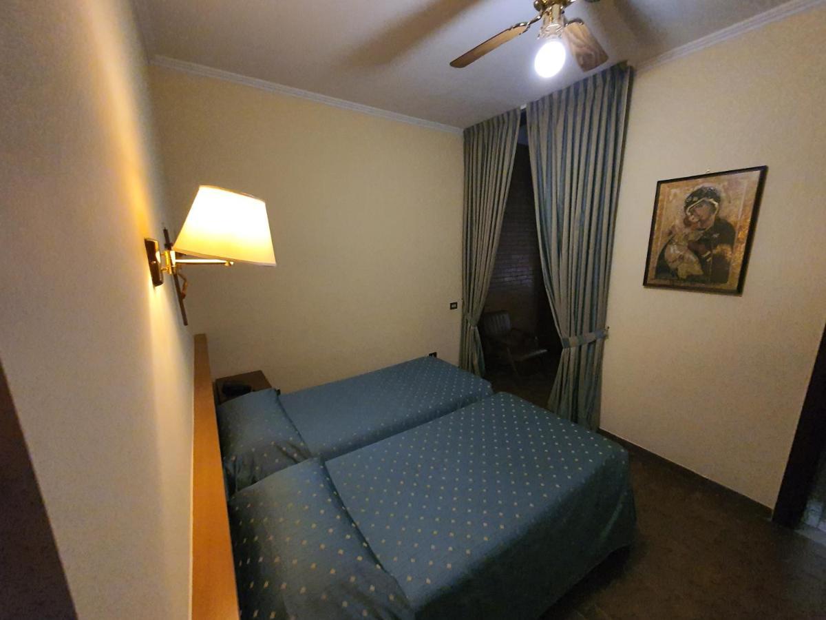 Bed and Breakfast Suore Concezioniste Missionarie - Carmen Salles Roma Exterior foto