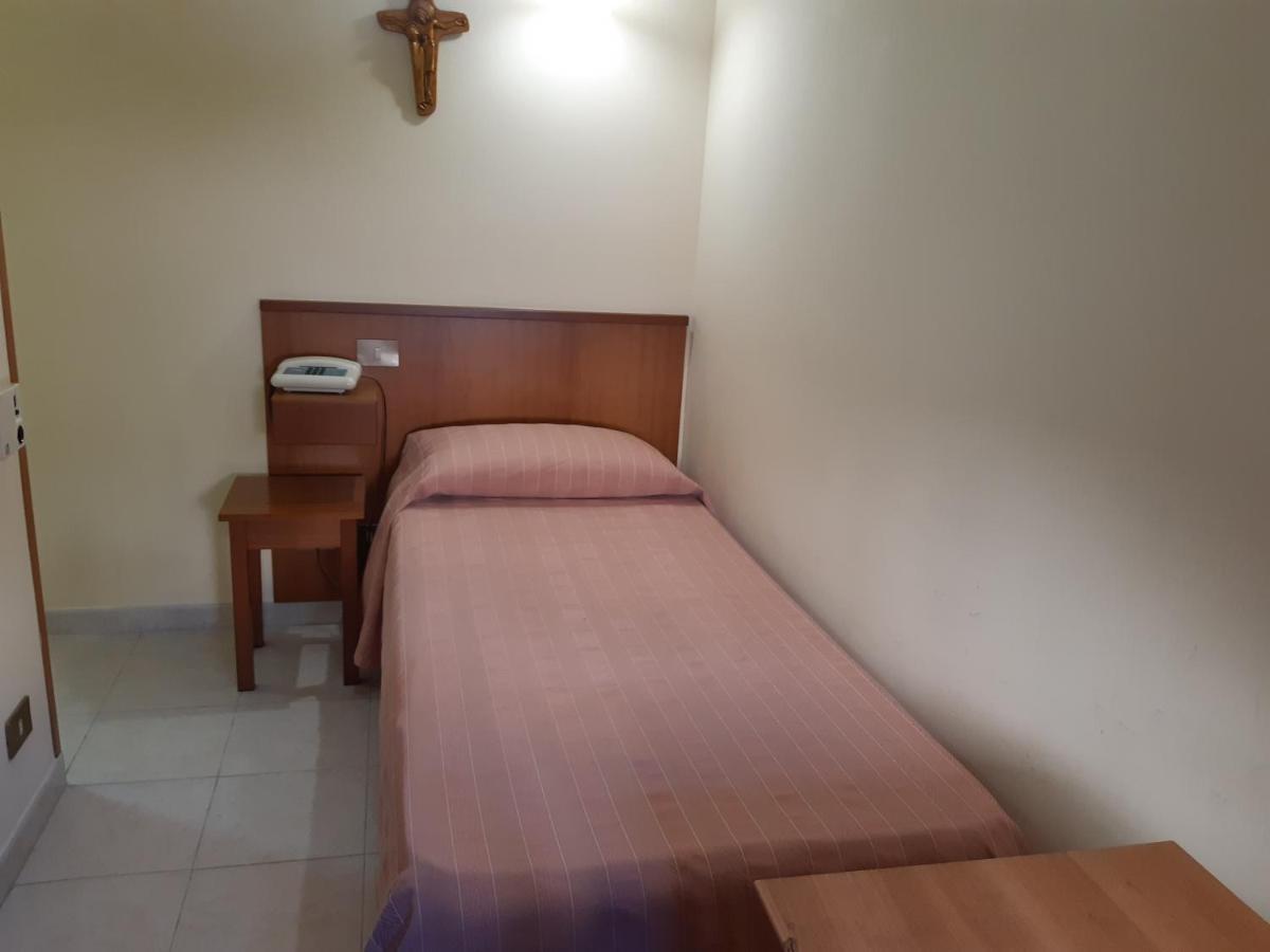 Bed and Breakfast Suore Concezioniste Missionarie - Carmen Salles Roma Exterior foto