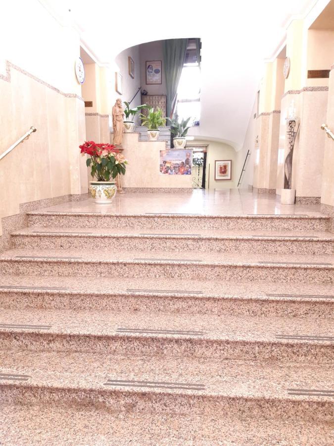 Bed and Breakfast Suore Concezioniste Missionarie - Carmen Salles Roma Exterior foto